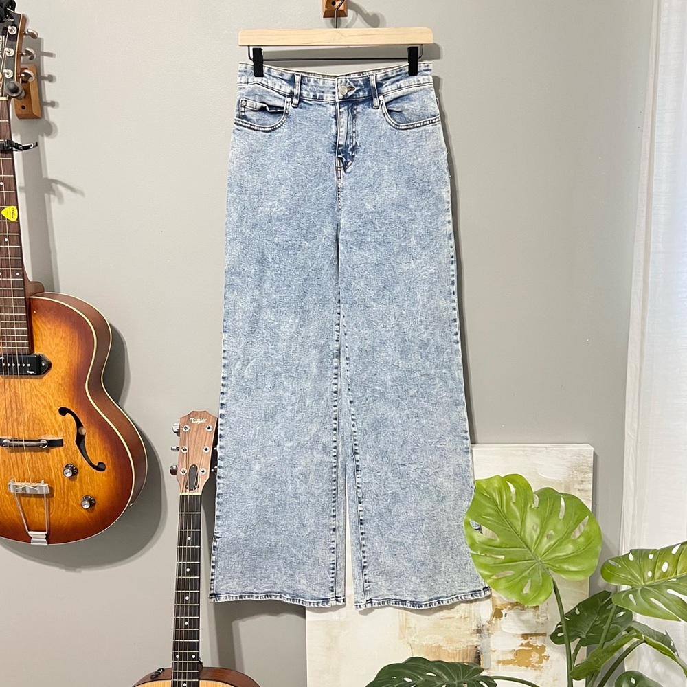 Sz 9- High rise, Wide Leg jeans